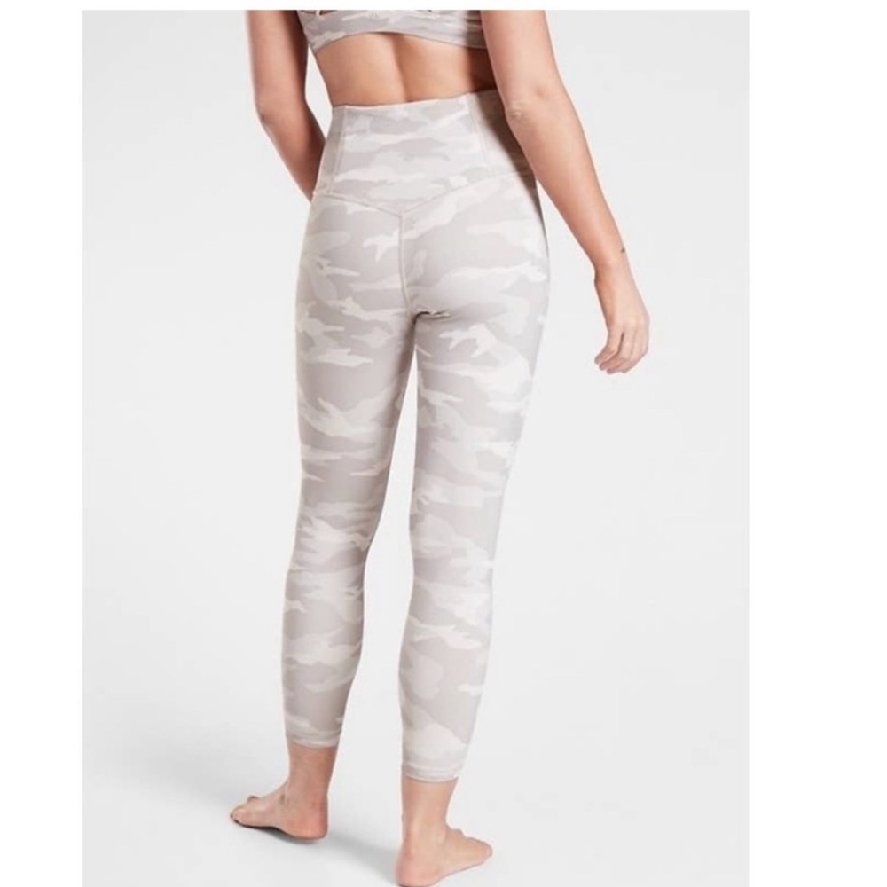 Athleta Elation 7/8 Tight Camo Leggings Women’s Size XS Tan‎ Beige - Picture 3 of 14
